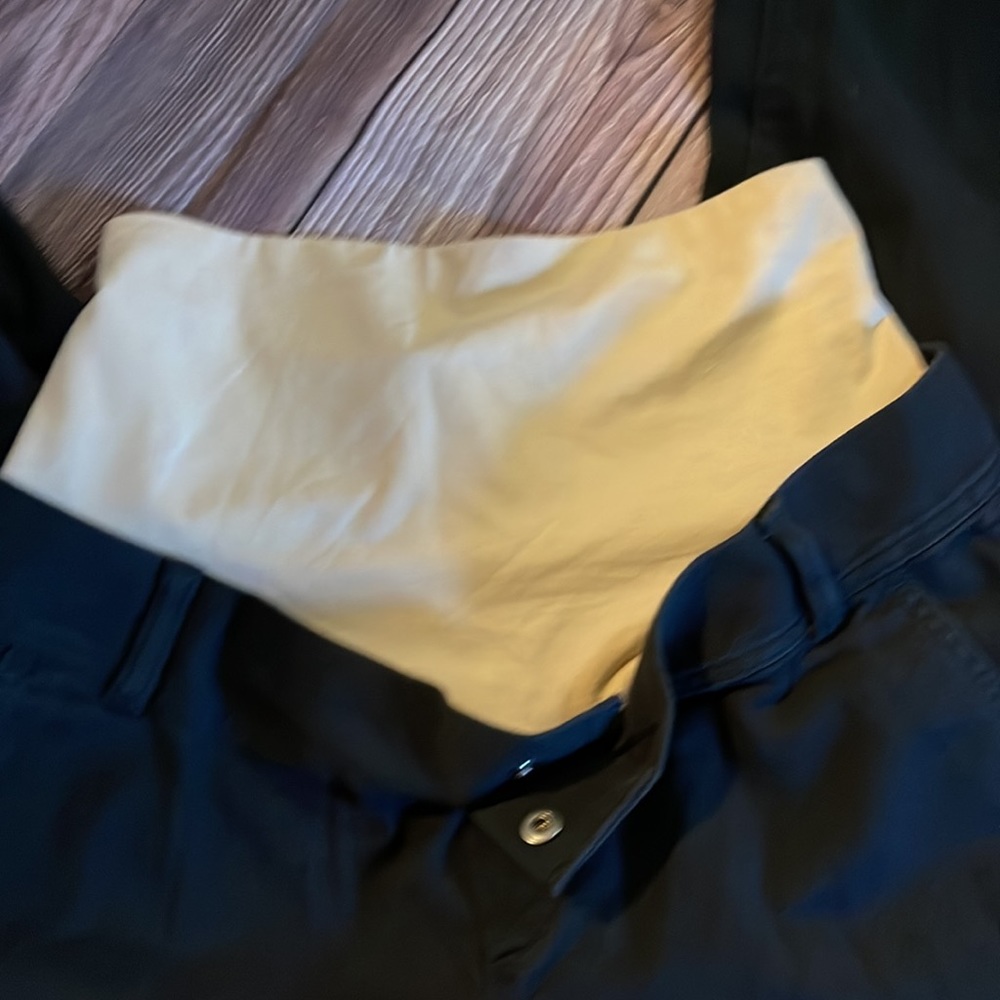 Navy Maternity Gap Cargo Pants! - Picture 7 of 8